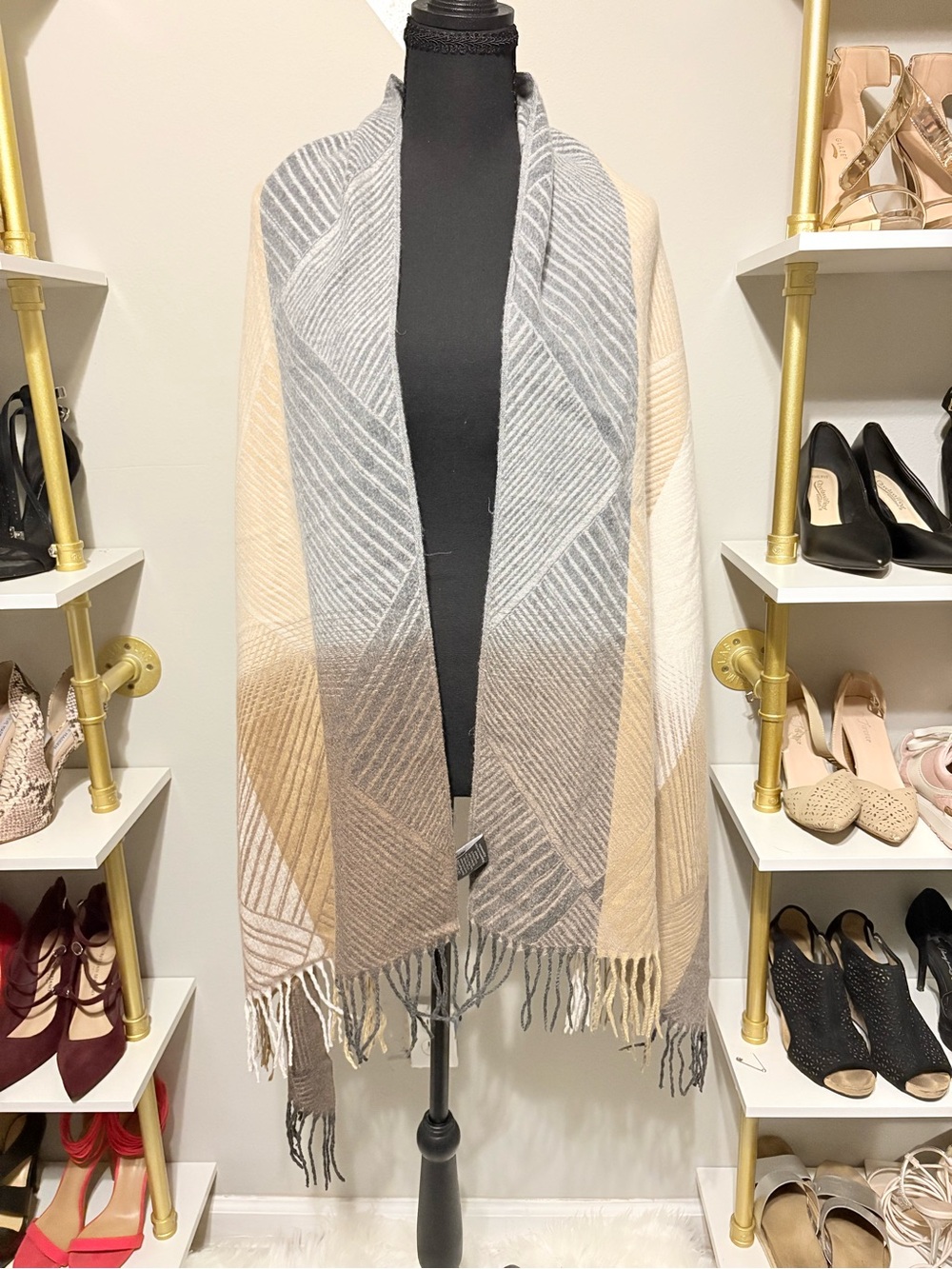 Vince Camuto Neutral Geo Fringe Wrap - Beige & Gray